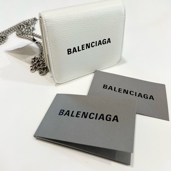 Balenciaga Cash Mini Wallet on Chain in white grained calfskin - Picture 8 of 12